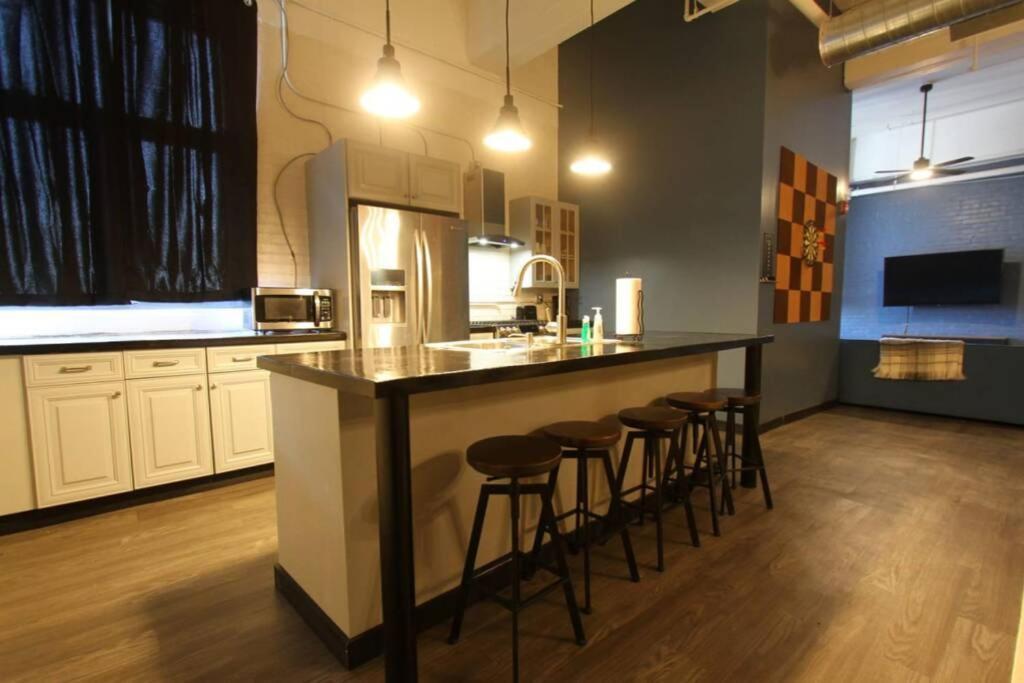 3E *New* Huge! Spacious 3 Bedroom In Oakland That Sleeps 12! Pittsburgh Buitenkant foto
