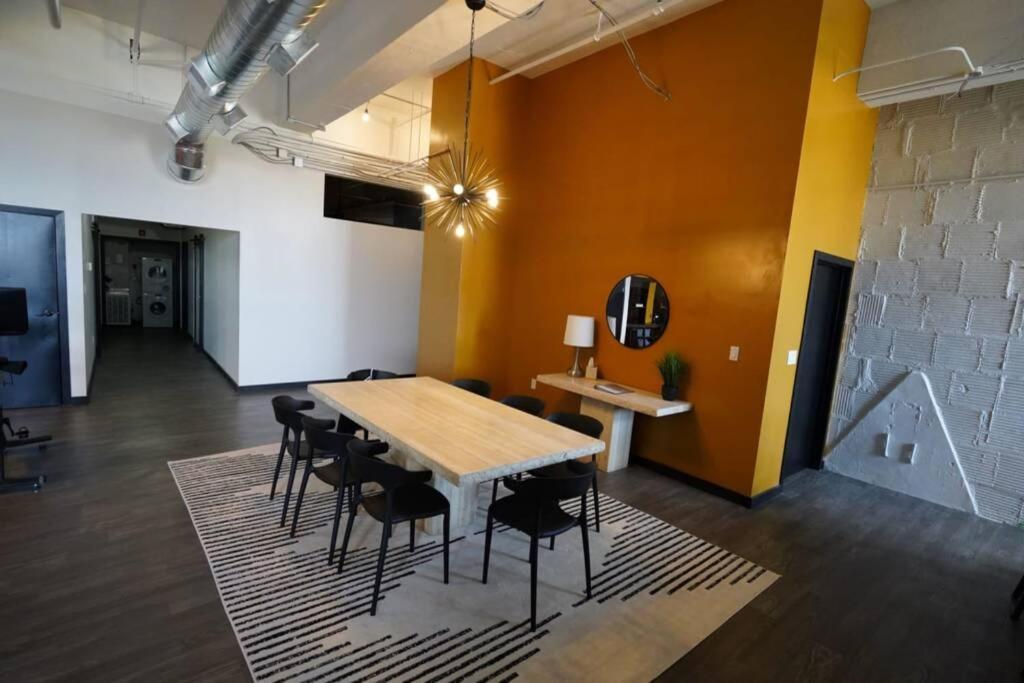 3E *New* Huge! Spacious 3 Bedroom In Oakland That Sleeps 12! Pittsburgh Buitenkant foto