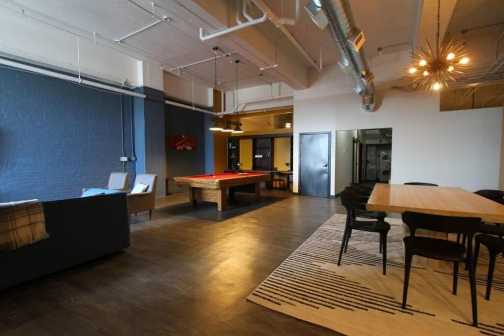 3E *New* Huge! Spacious 3 Bedroom In Oakland That Sleeps 12! Pittsburgh Buitenkant foto