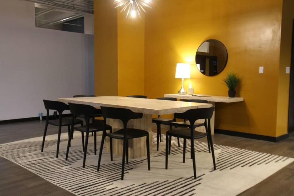 3E *New* Huge! Spacious 3 Bedroom In Oakland That Sleeps 12! Pittsburgh Buitenkant foto